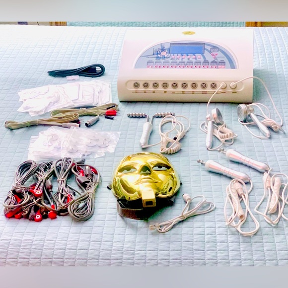 SOLD NWT MicroCurrent LED Machine - Picture 1 of 12